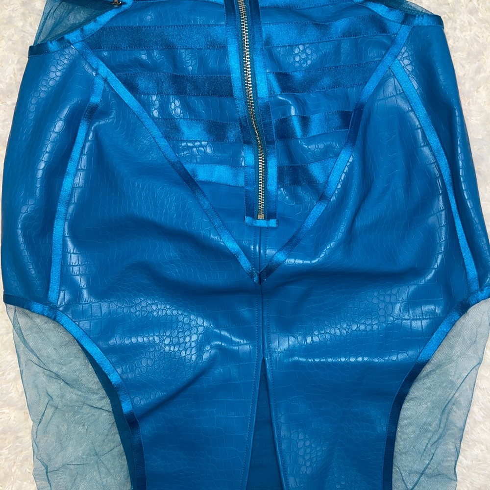 Blue Strappy Lingerie Set - Picture 4 of 6